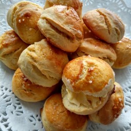 Round White Scones